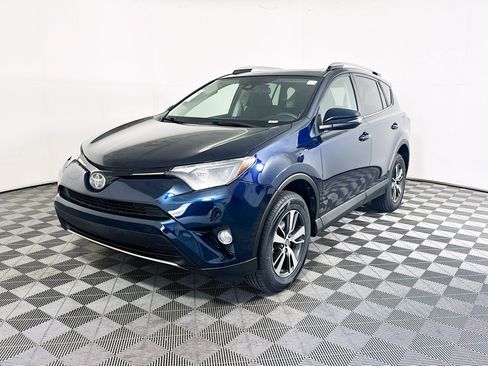 Used 2017 Toyota RAV4 XLE FWD image 7