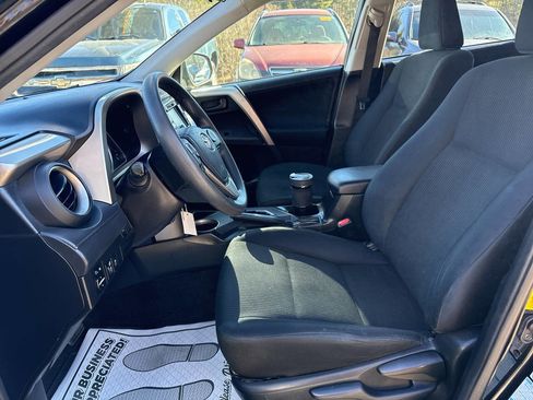 Used 2015 Toyota RAV4 LE image 17