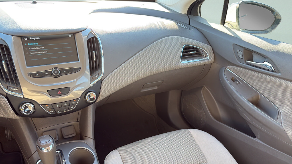 Used 2018 Chevrolet Cruze LT FWD image 13