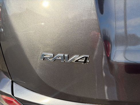 Used 2016 Toyota RAV4 LE image 8