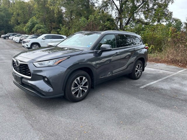 Used 2020 Toyota Highlander XLE AWD/4WD image 1