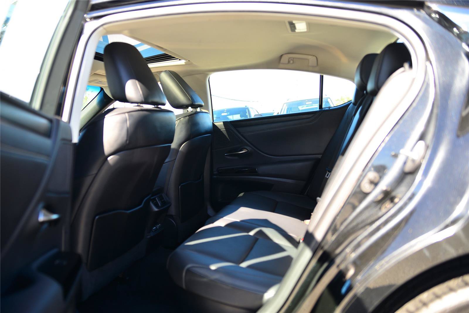 Used 2022 Lexus ES 300h w/ Premium Package FWD image 20