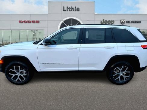New 2025 Jeep Grand Cherokee Limited w/ Luxury Tech Group II image 4