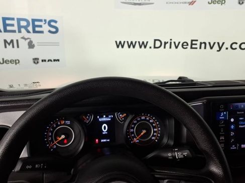 Used 2025 Jeep Gladiator Sport AWD/4WD image 26