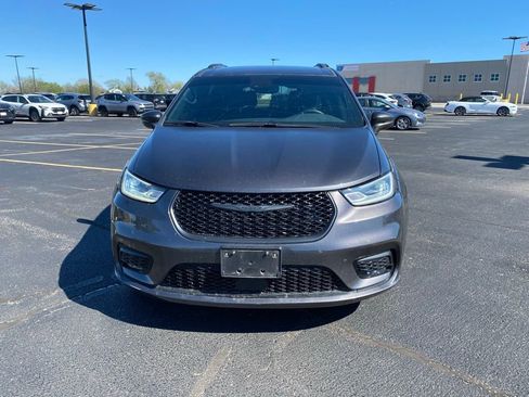 Used 2022 Chrysler Pacifica Touring-L w/ S Appearance Package FWD image 4