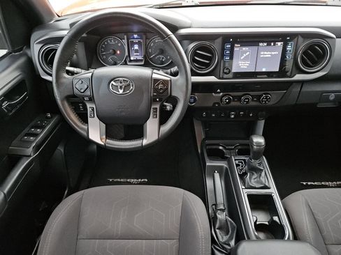 Used 2018 Toyota Tacoma TRD Sport w/ Technology Package RWD image 10