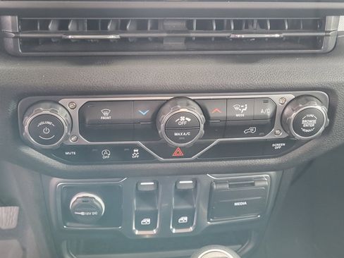 Used 2025 Jeep Wrangler Sport image 20