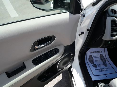 Used 2018 Honda HR-V EX image 15