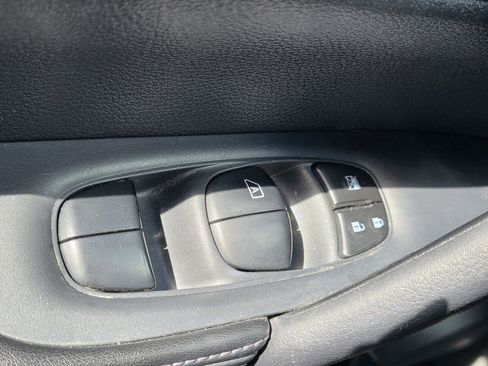 Used 2019 Nissan Rogue SL AWD/4WD image 12