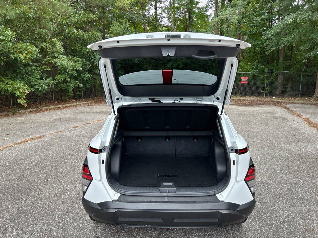 Used 2025 Hyundai Kona SEL FWD image 31
