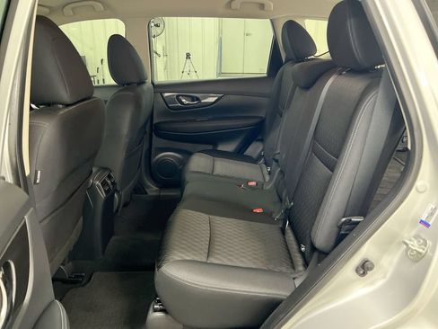 Used 2020 Nissan Rogue SV FWD image 22