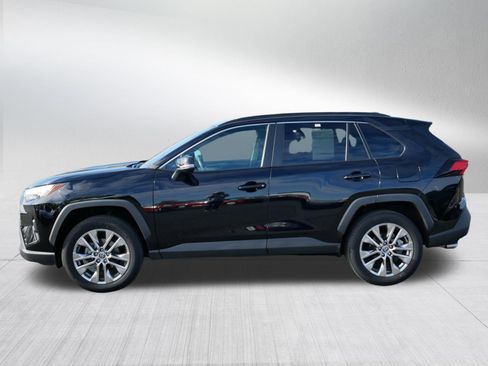Certified 2022 Toyota RAV4 XLE Premium AWD/4WD image 4