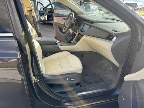 Used 2020 Cadillac XT5 Premium Luxury AWD/4WD image 17