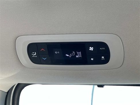 Used 2021 Chrysler Pacifica Touring-L image 19