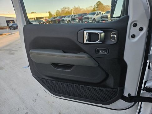 New 2026 Jeep Gladiator Mojave AWD/4WD image 10
