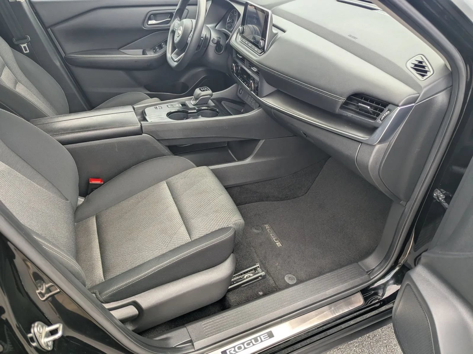 Certified 2024 Nissan Rogue SV FWD image 12