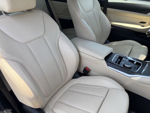 Used 2024 BMW 430i Convertible RWD image 11