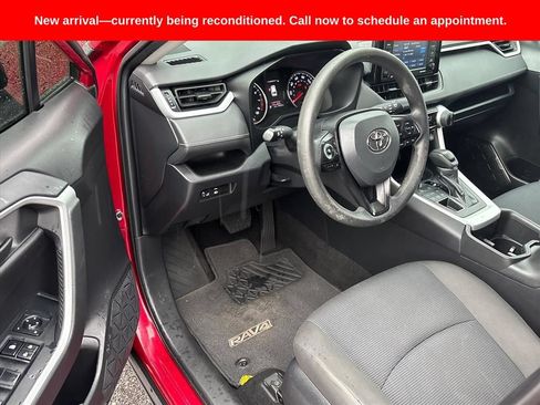 Used 2022 Toyota RAV4 LE AWD/4WD image 9