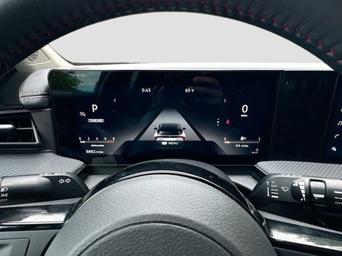 Used 2025 Nissan Kicks SR FWD image 11