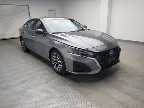 Used 2025 Nissan Altima 2.5 SV image 13