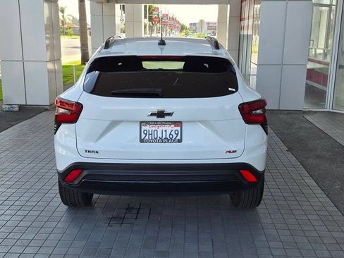 Used 2024 Chevrolet Trax RS w/ Sunroof Package FWD image 9
