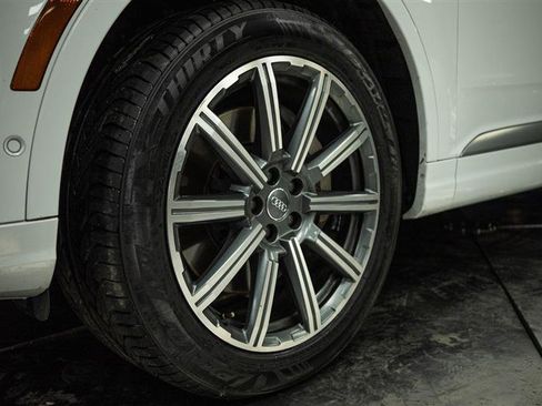 Used 2019 Audi Q7 3.0T Premium Plus w/ Premium Plus Package image 3