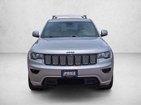 Used 2017 Jeep Grand Cherokee Altitude AWD/4WD image 2