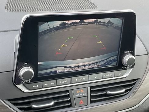 Used 2024 Nissan Altima 2.5 SV FWD image 18