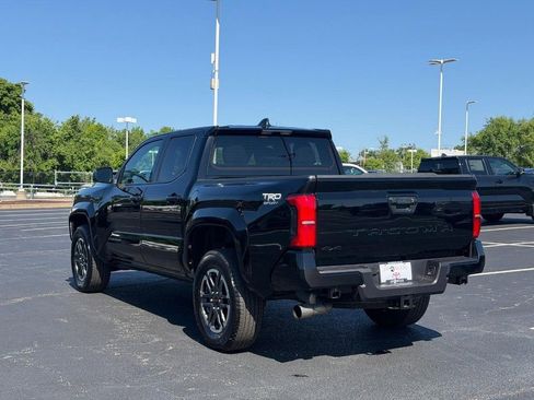 Used 2025 Toyota Tacoma TRD Sport AWD/4WD image 8