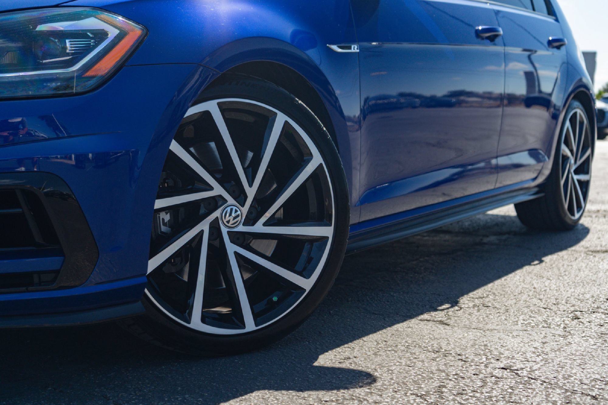 Used 2019 Volkswagen Golf R 4-Door AWD/4WD image 2