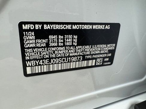 Used 2025 BMW i7 eDrive50 w/ Premium Package image 31