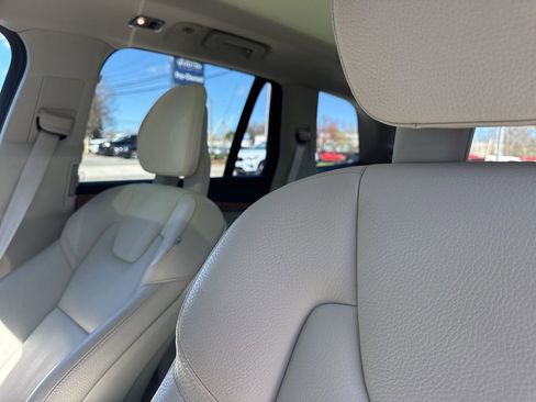 Used 2021 Volvo XC90 T5 Momentum w/ Protection Package Premier image 5