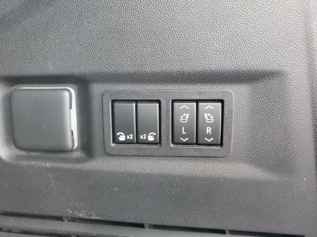 Used 2021 GMC Yukon AT4 w/ AT4 Premium Package AWD/4WD image 39