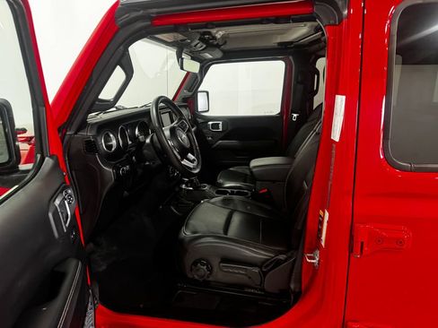 Used 2022 Jeep Wrangler Unlimited Sahara w/ Dual Top Group AWD/4WD image 15