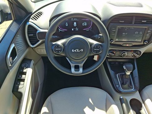 Certified 2025 Kia Soul LX w/ LX Technology Package FWD image 12
