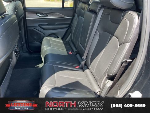 Used 2024 Jeep Grand Cherokee Limited w/ Luxury Tech Group II image 10