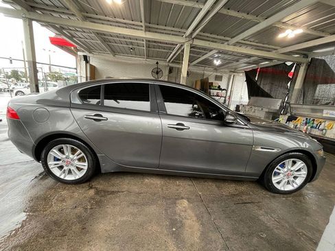 Used 2018 Jaguar XE Premium RWD image 3