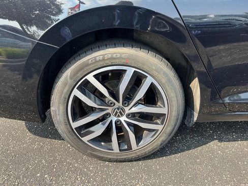 Used 2025 Volkswagen Jetta SE FWD image 31