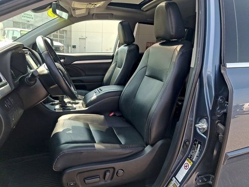 Used 2019 Toyota Highlander XLE w/ Protection Package #3 AWD/4WD image 14