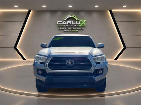 Used 2019 Toyota Tacoma SR5 AWD/4WD image 2