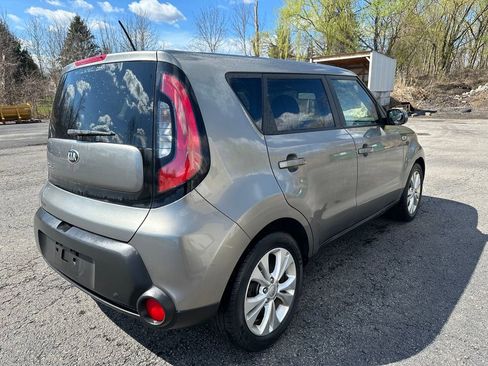 Used 2015 Kia Soul + image 11