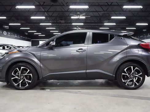 Used 2021 Toyota C-HR XLE FWD image 2