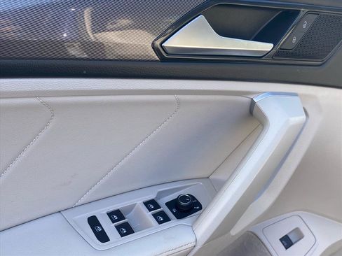 Certified 2024 Volkswagen Tiguan SE image 18