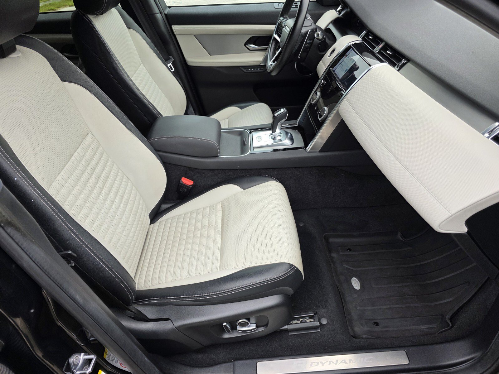 Used 2021 Land Rover Discovery Sport SE R-Dynamic AWD/4WD image 3