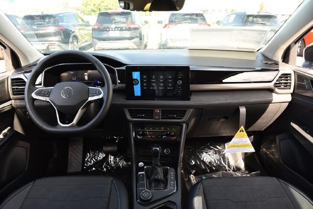 New 2027 Volkswagen Taos SE AWD/4WD image 7