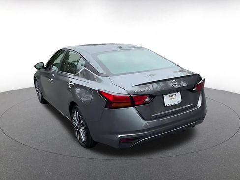 Used 2025 Nissan Altima 2.5 SV FWD image 11