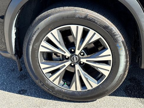 Certified 2023 Nissan Rogue SV FWD image 22
