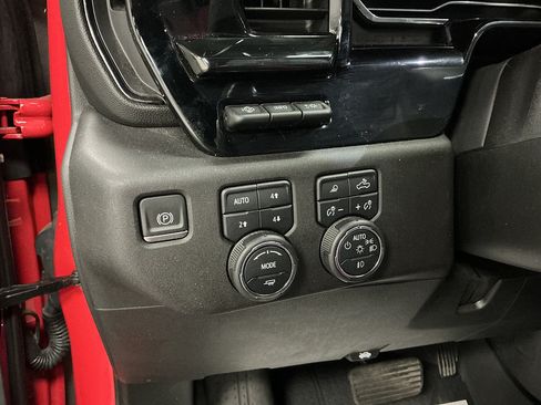 Used 2024 Chevrolet Silverado 2500 ZR2 AWD/4WD image 11
