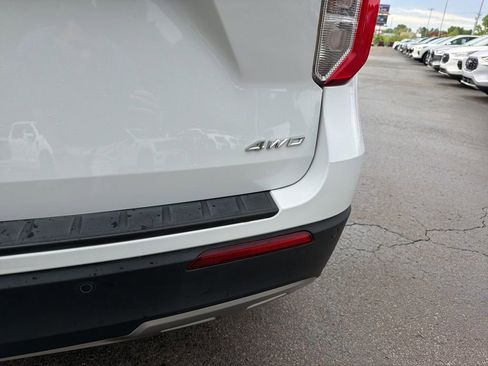 Used 2024 Ford Explorer XLT w/ Equipment Group 202A AWD/4WD image 11