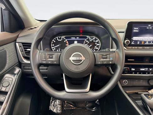 Used 2023 Nissan Rogue SV AWD/4WD image 12